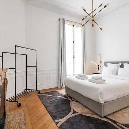 2 Bedroom Musee Du Louvre Bouloi Apartment